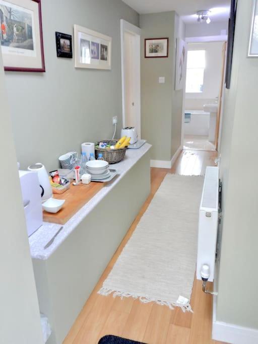 Stunning Annexe 1 Luxury Bedroom, Eating Area & Bathroom Only! 트루로 외부 사진
