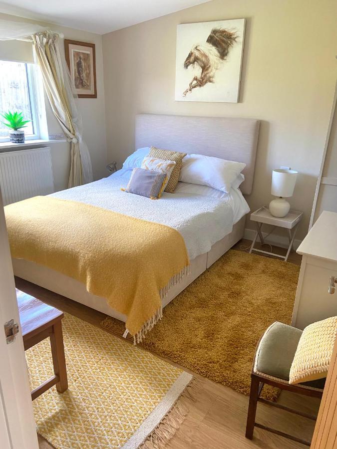 Stunning Annexe 1 Luxury Bedroom, Eating Area & Bathroom Only! 트루로 외부 사진